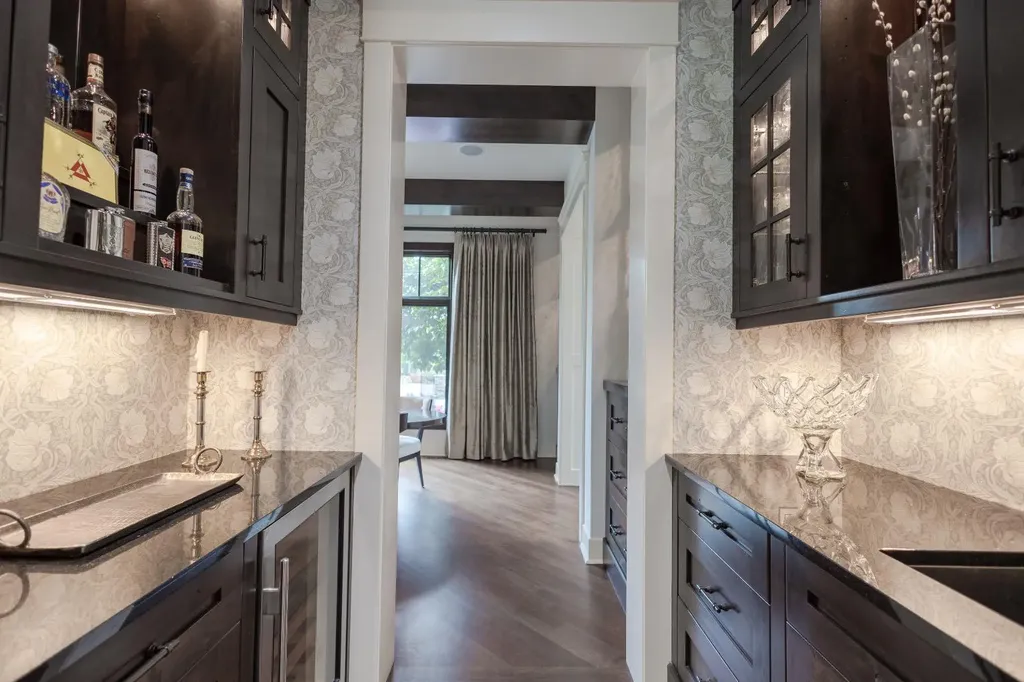 116 Lynx Ridge Road NW Calgary AB T3L 2M4
