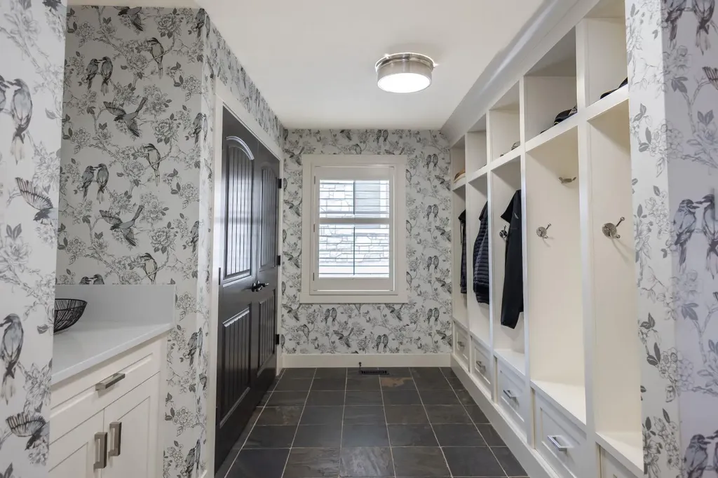 116 Lynx Ridge Road NW Calgary AB T3L 2M4
