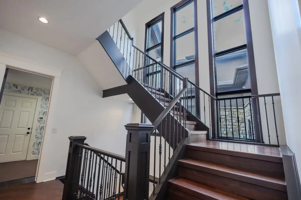 116 Lynx Ridge Road NW Calgary AB T3L 2M4