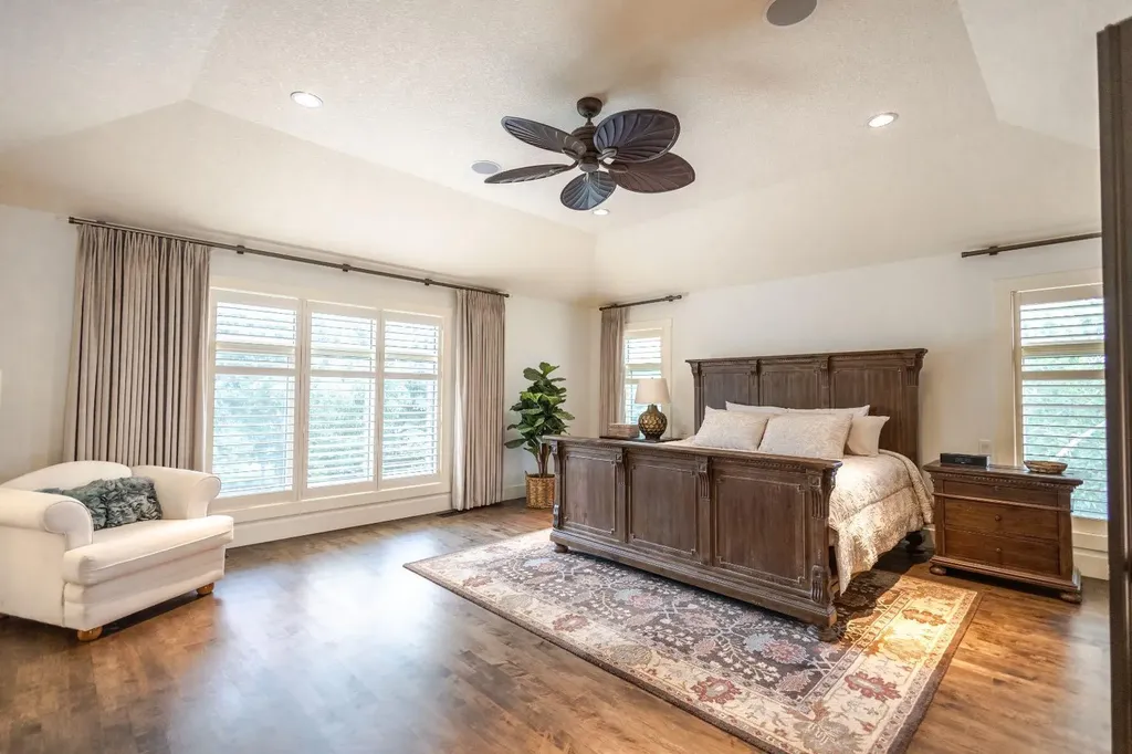 116 Lynx Ridge Road NW Calgary AB T3L 2M4