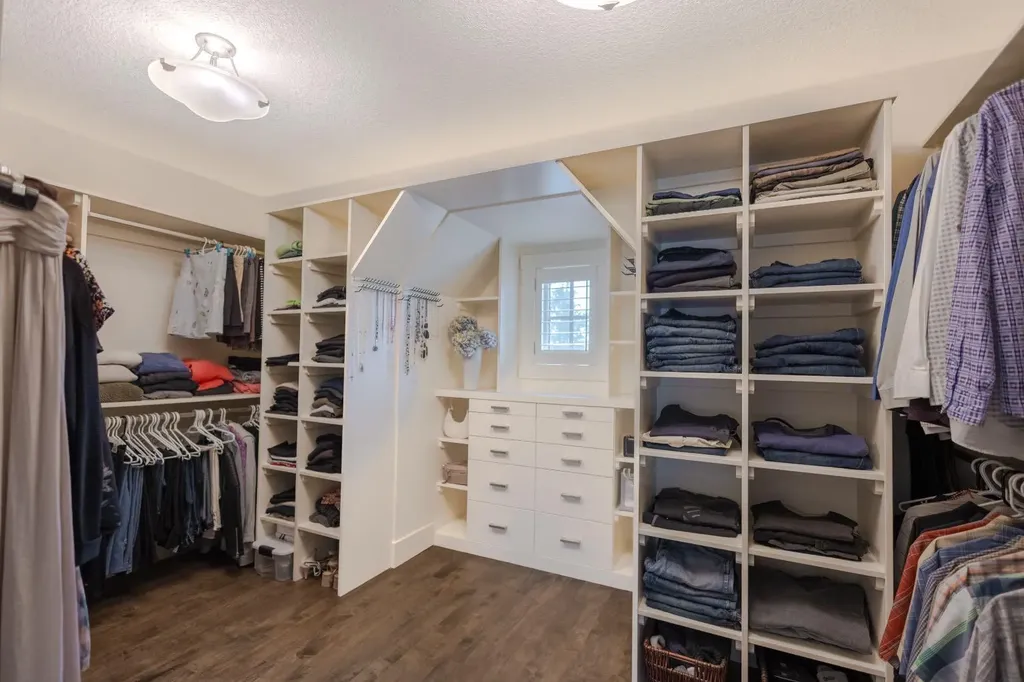 116 Lynx Ridge Road NW Calgary AB T3L 2M4