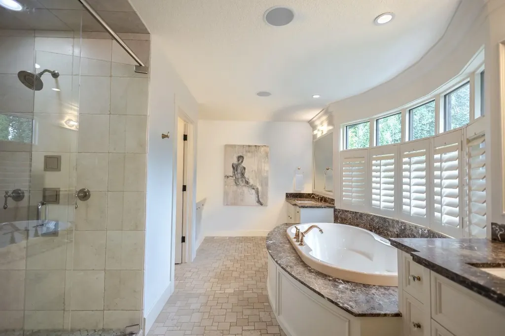 116 Lynx Ridge Road NW Calgary AB T3L 2M4