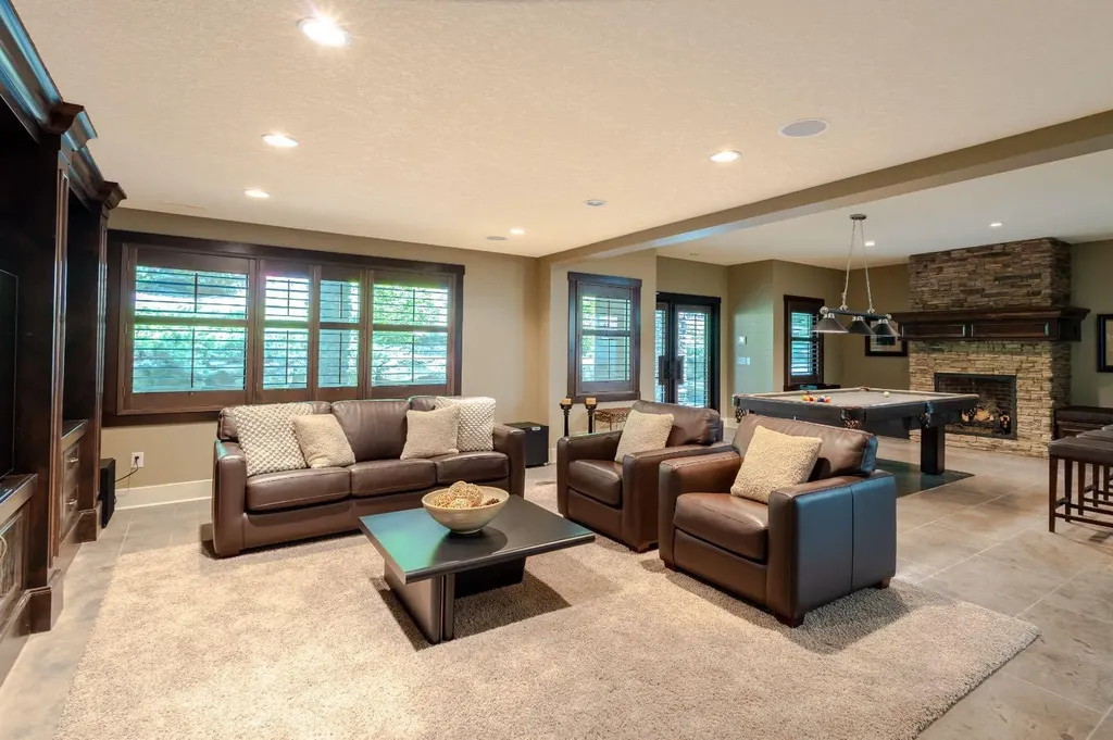 116 Lynx Ridge Road NW Calgary AB T3L 2M4
