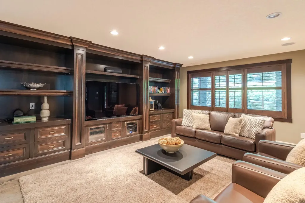 116 Lynx Ridge Road NW Calgary AB T3L 2M4