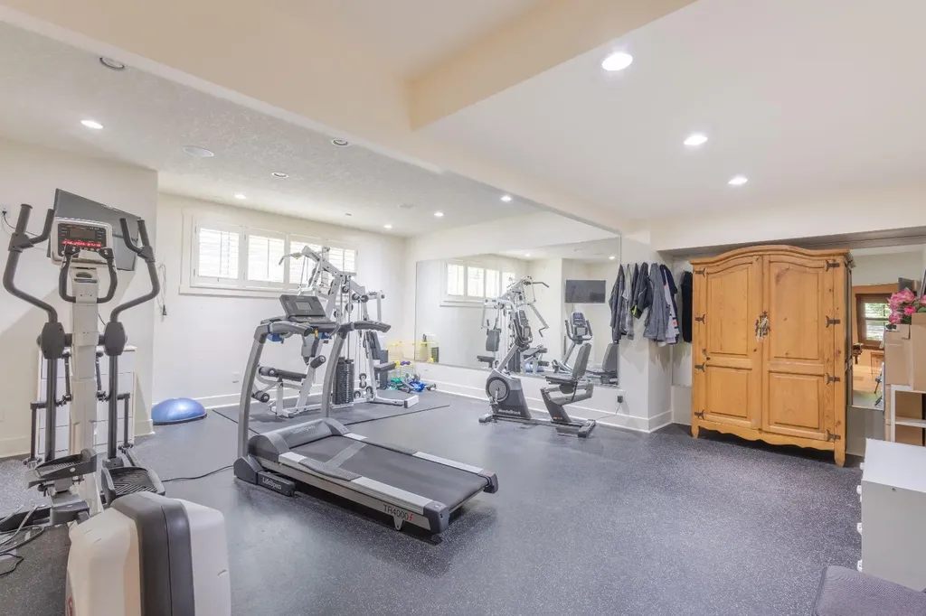 116 Lynx Ridge Road NW Calgary AB T3L 2M4