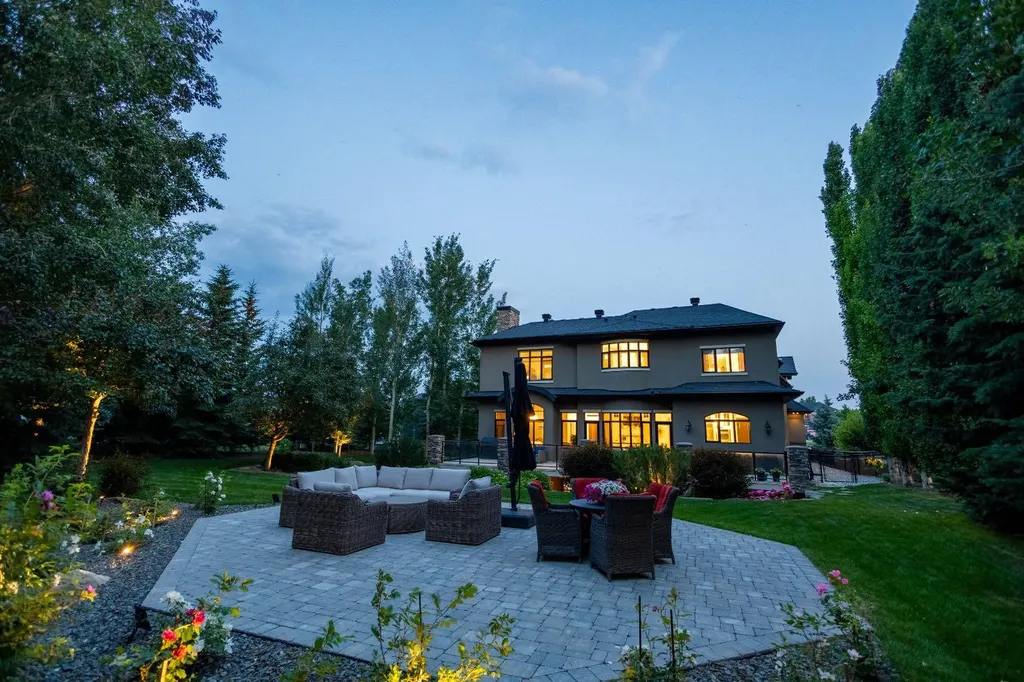 116 Lynx Ridge Road NW Calgary AB T3L 2M4