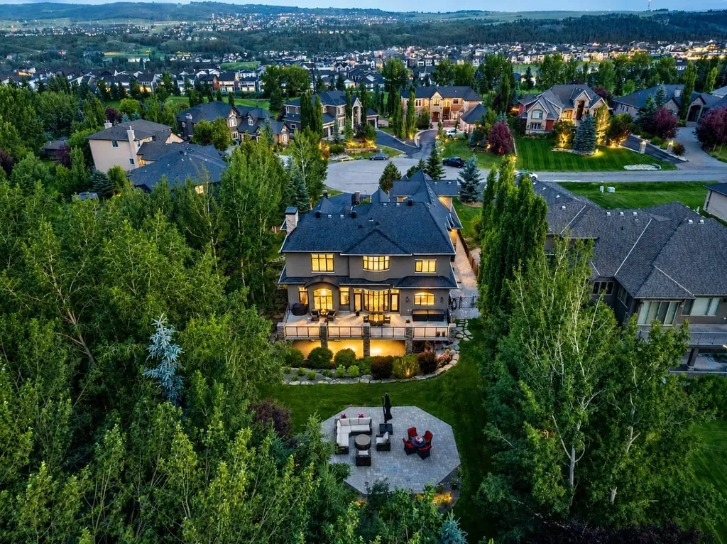 116 Lynx Ridge Road NW Calgary AB T3L 2M4