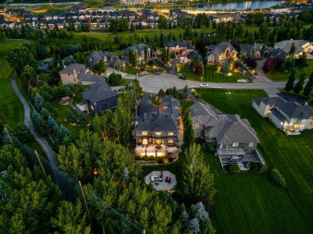 116 Lynx Ridge Road NW Calgary AB T3L 2M4