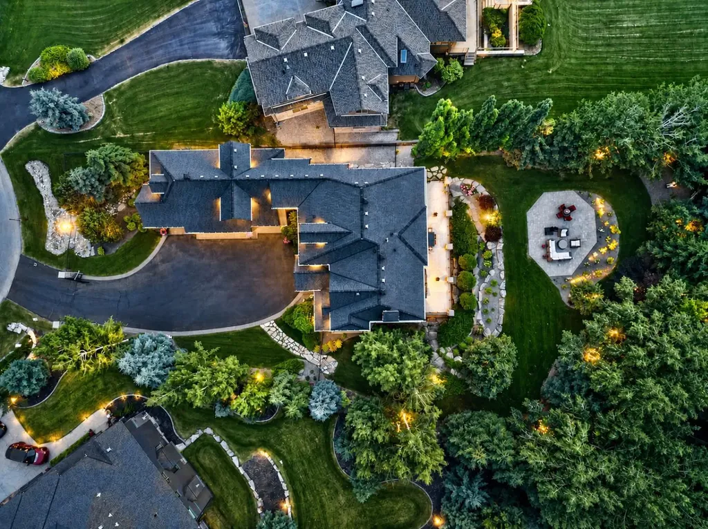 116 Lynx Ridge Road NW Calgary AB T3L 2M4