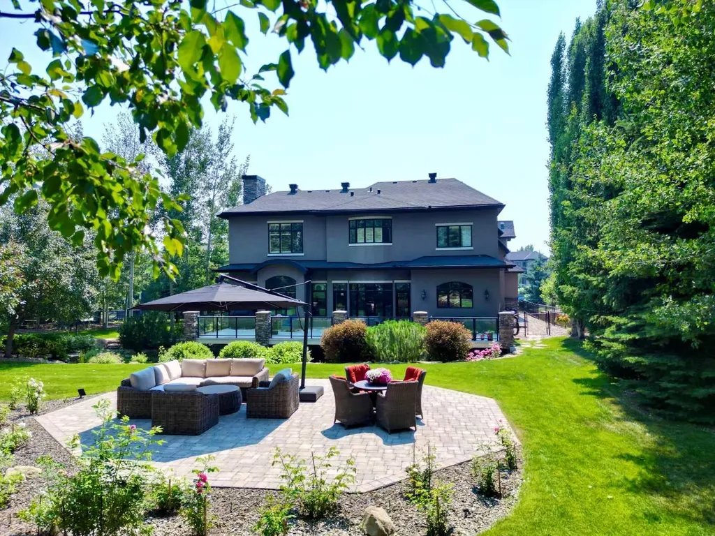 116 Lynx Ridge Road NW Calgary AB T3L 2M4