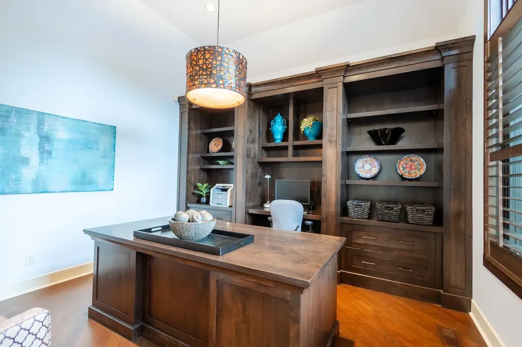116 Lynx Ridge Road NW Calgary AB T3L 2M4
