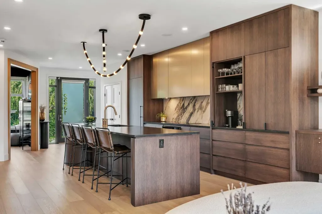 2231 26 Street SW Calgary AB T3E 2A4