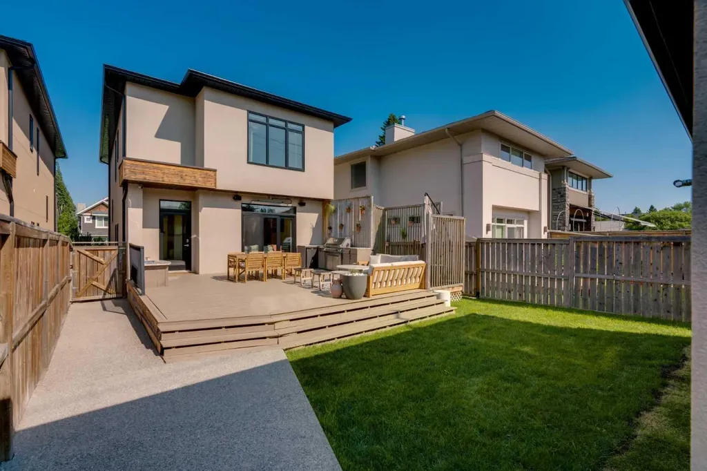 2231 26 Street SW Calgary AB T3E 2A4