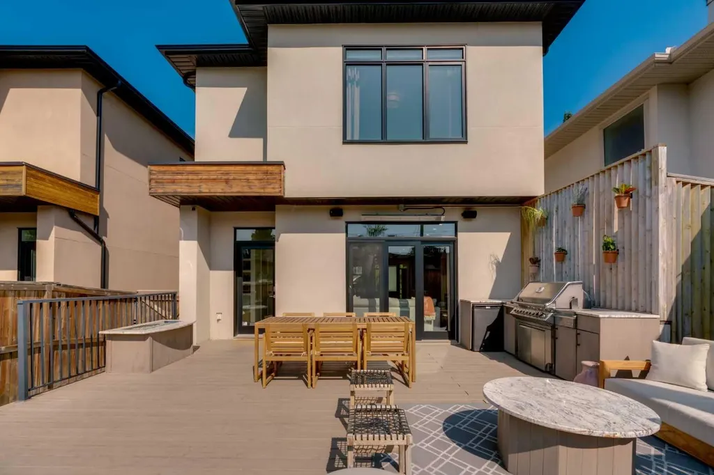 2231 26 Street SW Calgary AB T3E 2A4