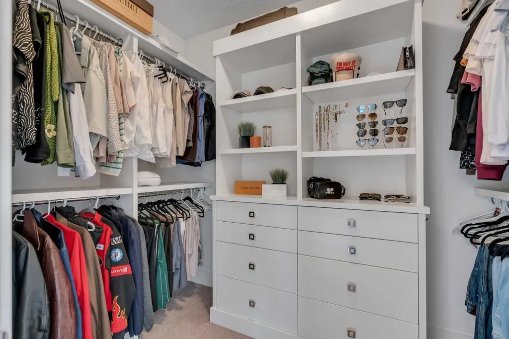 2231 26 Street SW Calgary AB T3E 2A4