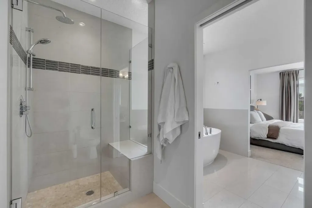 2231 26 Street SW Calgary AB T3E 2A4