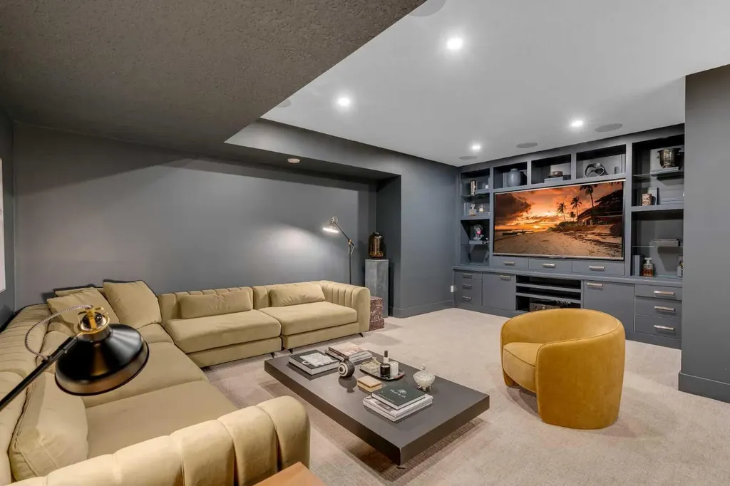 2231 26 Street SW Calgary AB T3E 2A4
