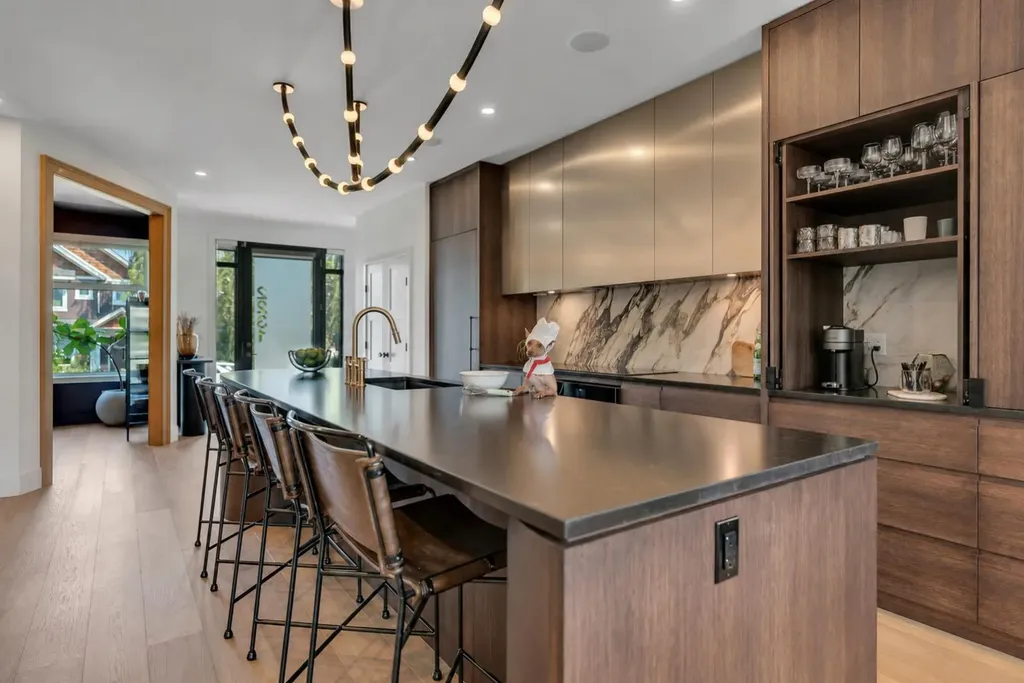 2231 26 Street SW Calgary AB T3E 2A4