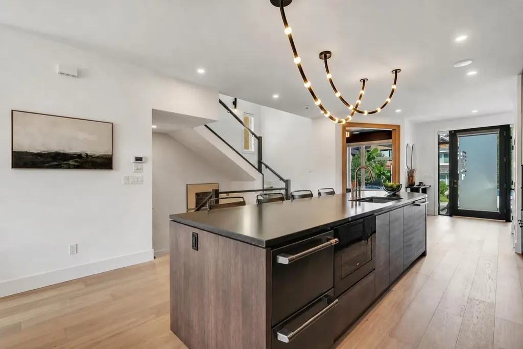2231 26 Street SW Calgary AB T3E 2A4