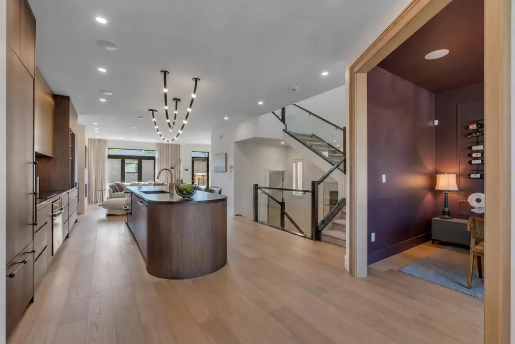 2231 26 Street SW Calgary AB T3E 2A4