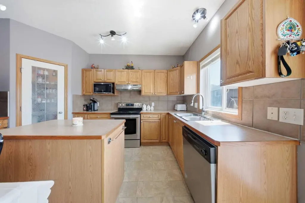 154 Saddleland Close NE Calgary AB T3J5J4