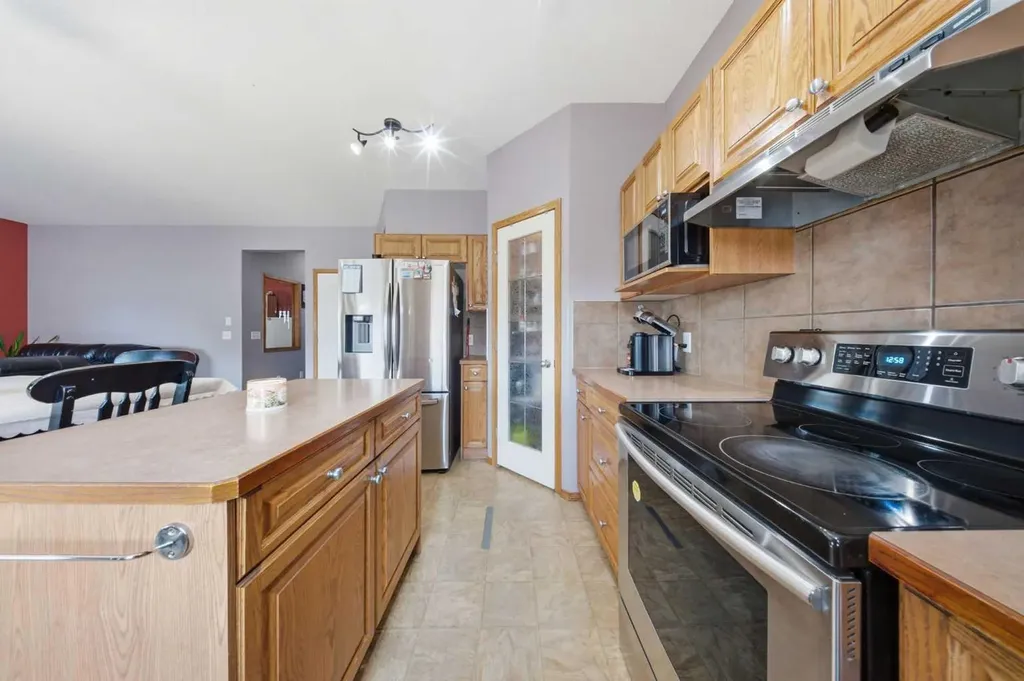 154 Saddleland Close NE Calgary AB T3J5J4