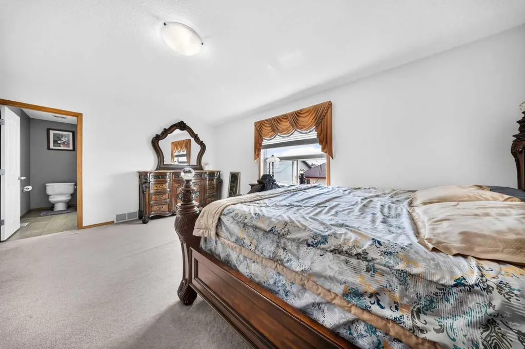 154 Saddleland Close NE Calgary AB T3J5J4