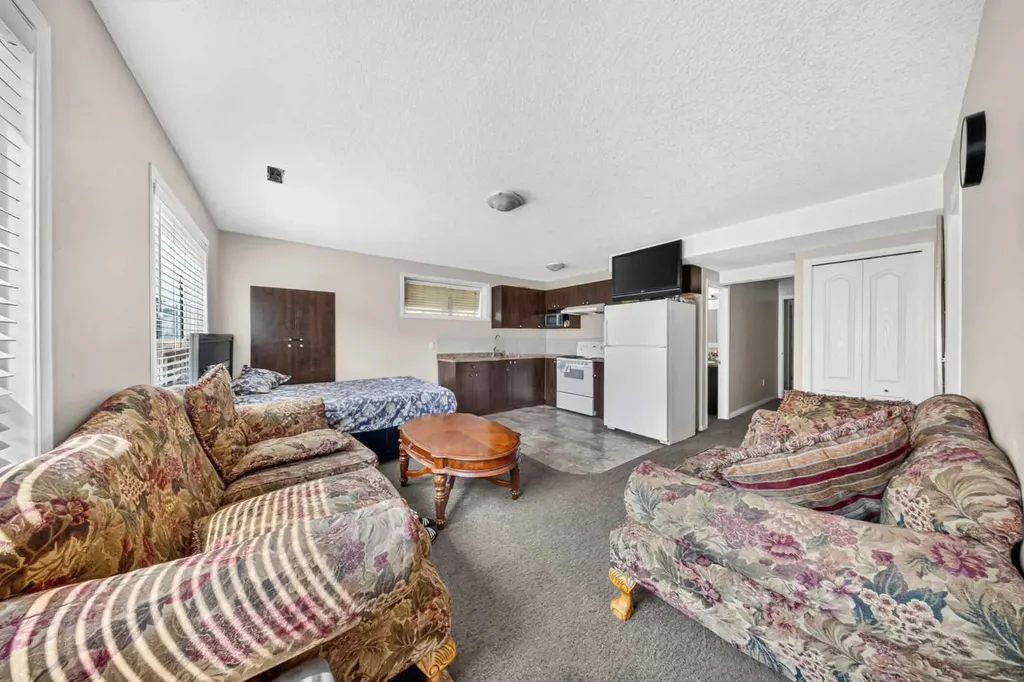 154 Saddleland Close NE Calgary AB T3J5J4