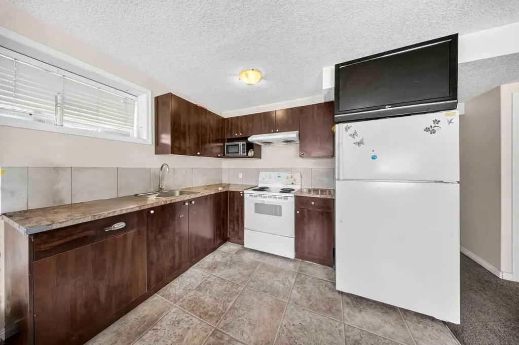 154 Saddleland Close NE Calgary AB T3J5J4