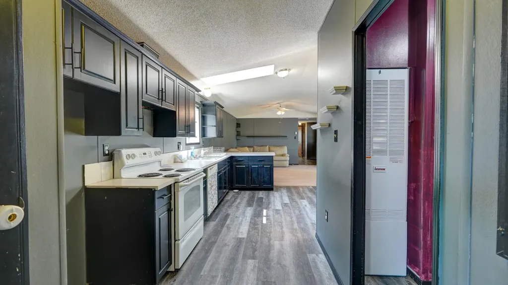 428 57 Avenue W Claresholm AB T0L 0T0