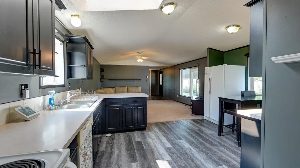 428 57 Avenue W Claresholm AB T0L 0T0