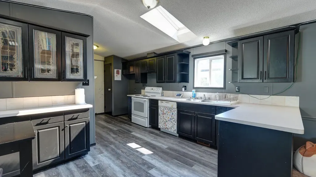 428 57 Avenue W Claresholm AB T0L 0T0