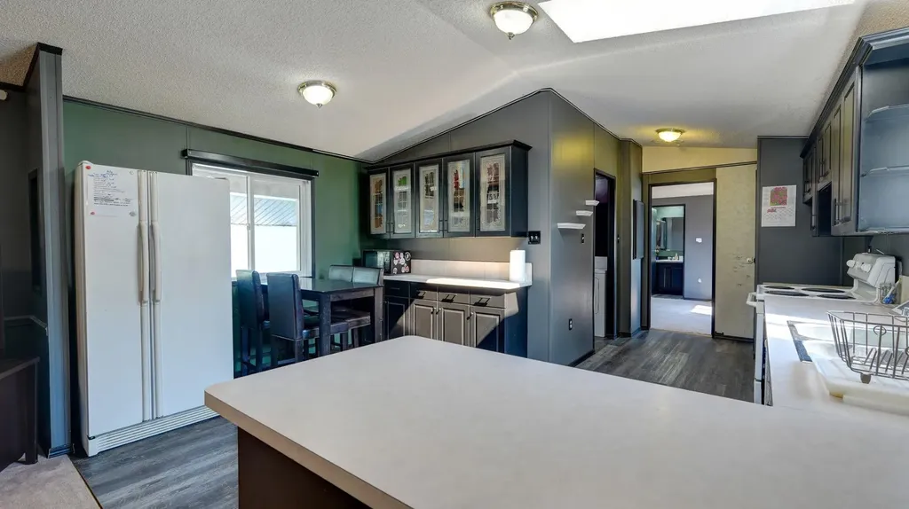 428 57 Avenue W Claresholm AB T0L 0T0