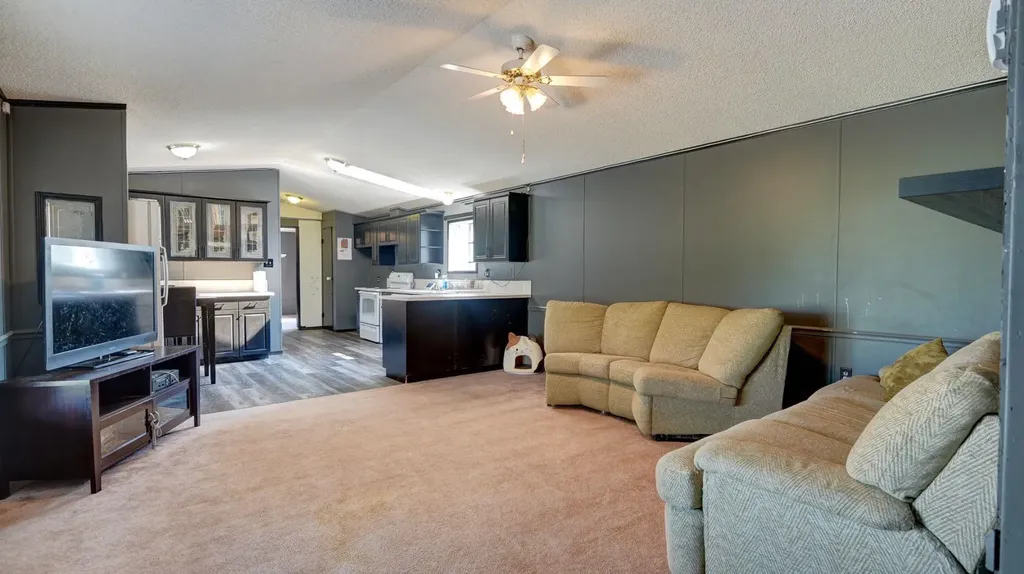 428 57 Avenue W Claresholm AB T0L 0T0