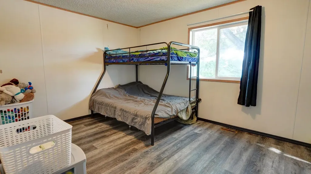 428 57 Avenue W Claresholm AB T0L 0T0