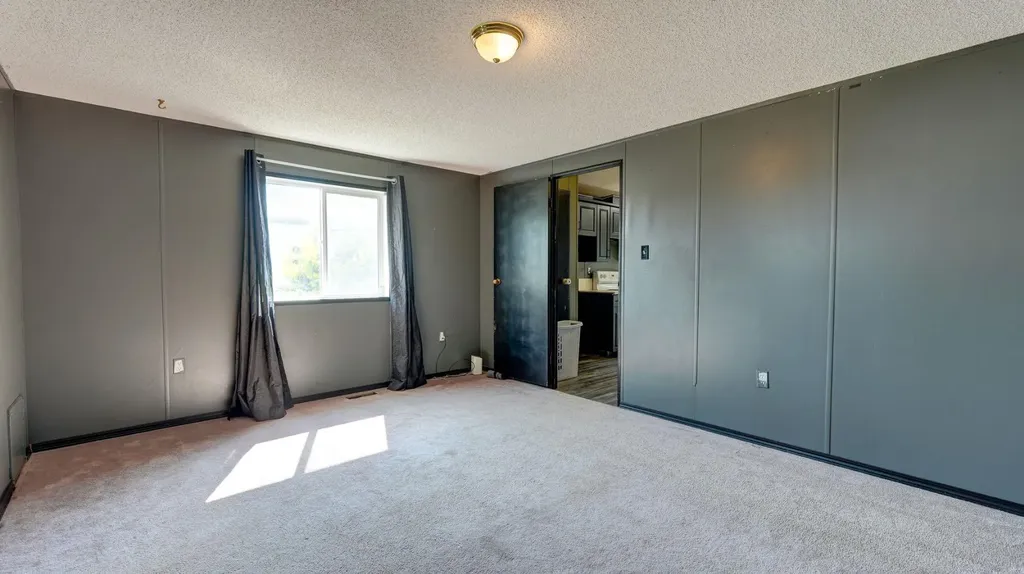 428 57 Avenue W Claresholm AB T0L 0T0