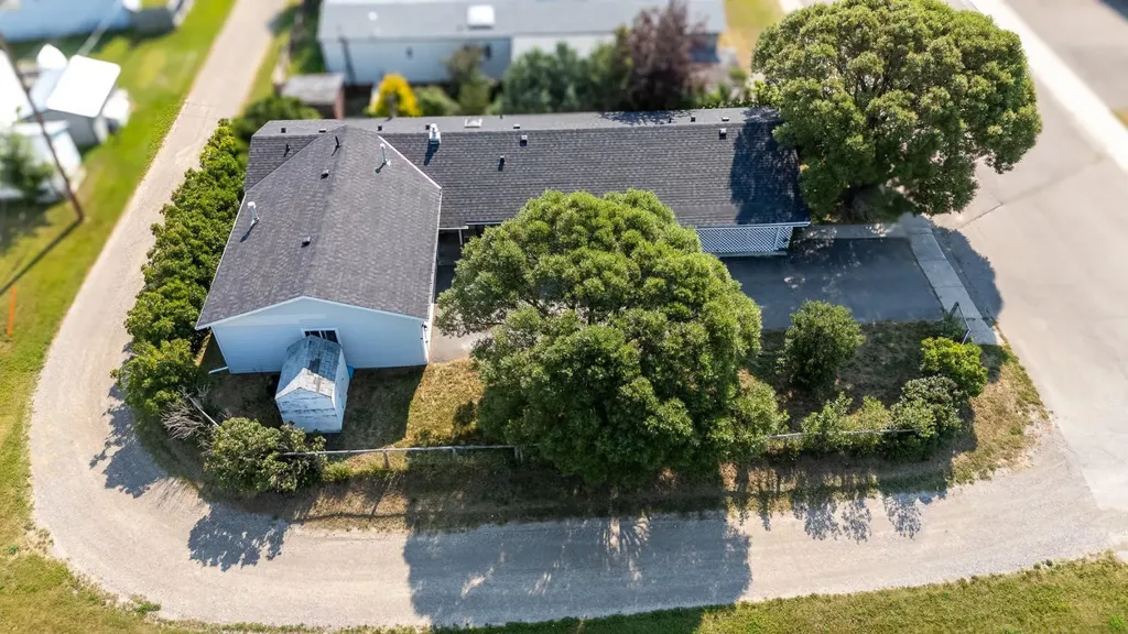 428 57 Avenue W Claresholm AB T0L 0T0