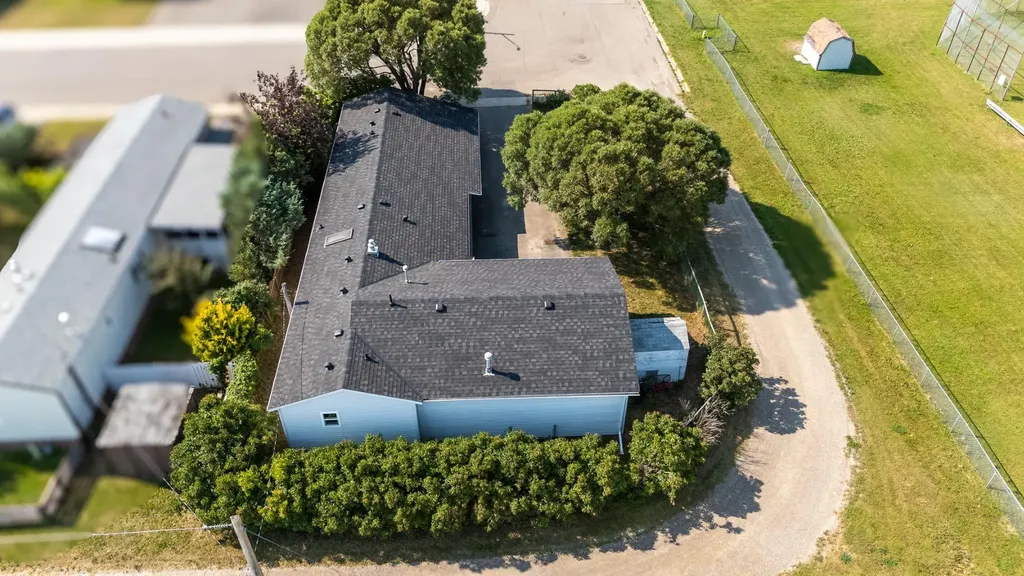 428 57 Avenue W Claresholm AB T0L 0T0
