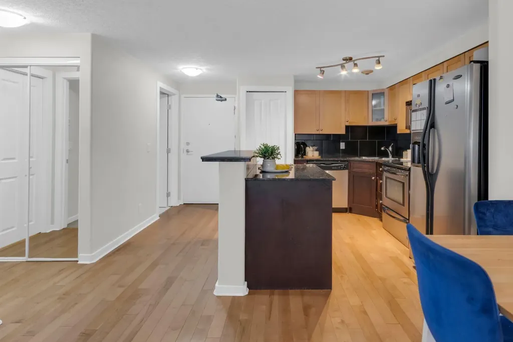 728 3 Avenue NW Calgary AB T2N 0J1