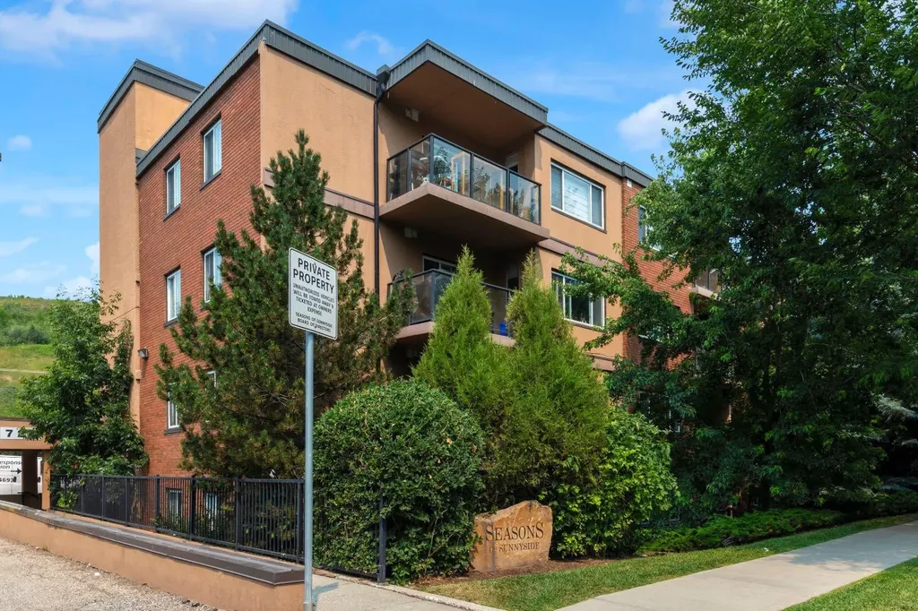 728 3 Avenue NW Calgary AB T2N 0J1