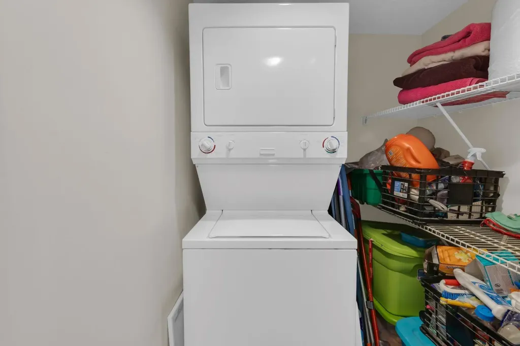 728 3 Avenue NW Calgary AB T2N 0J1