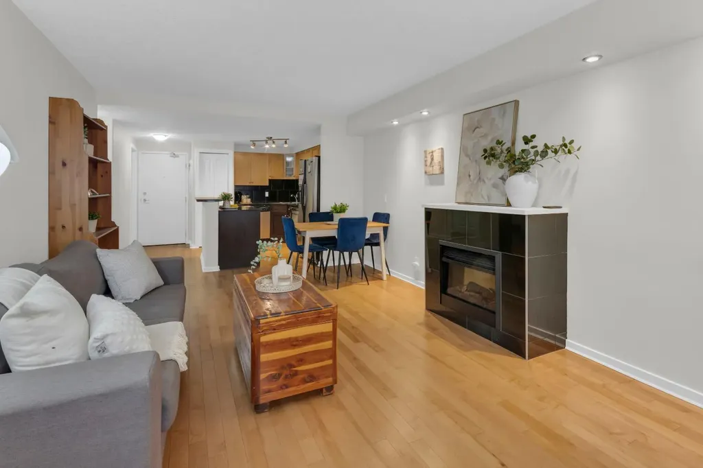 728 3 Avenue NW Calgary AB T2N 0J1