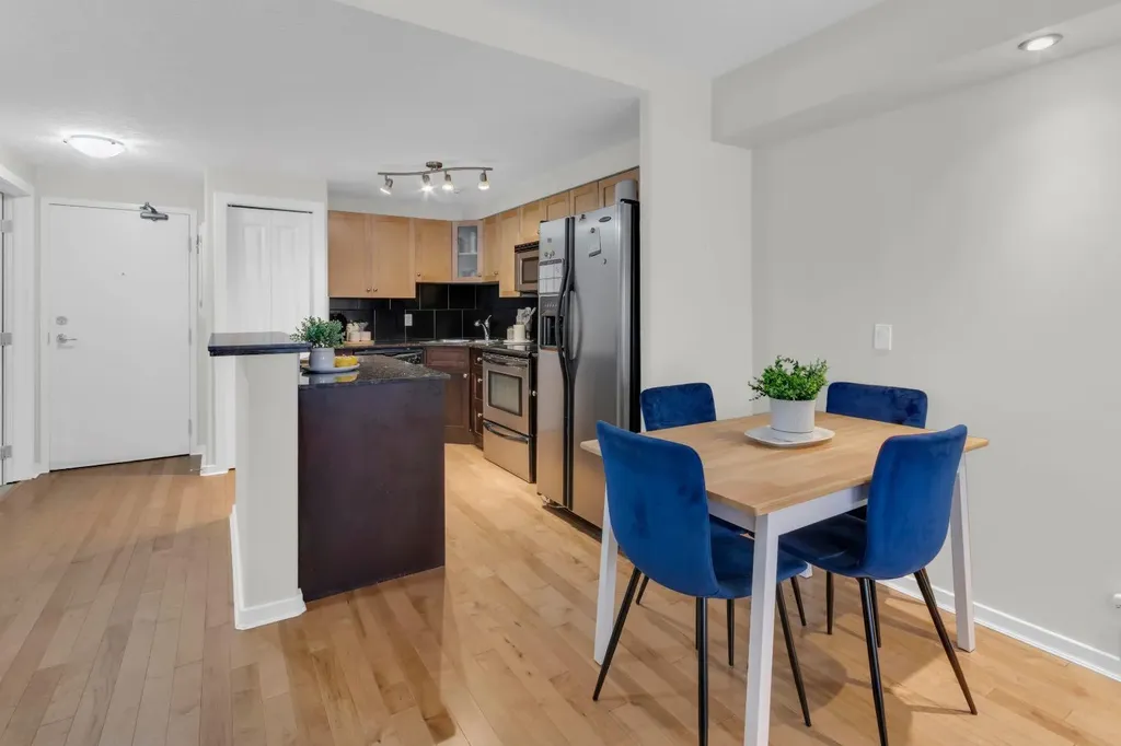 728 3 Avenue NW Calgary AB T2N 0J1