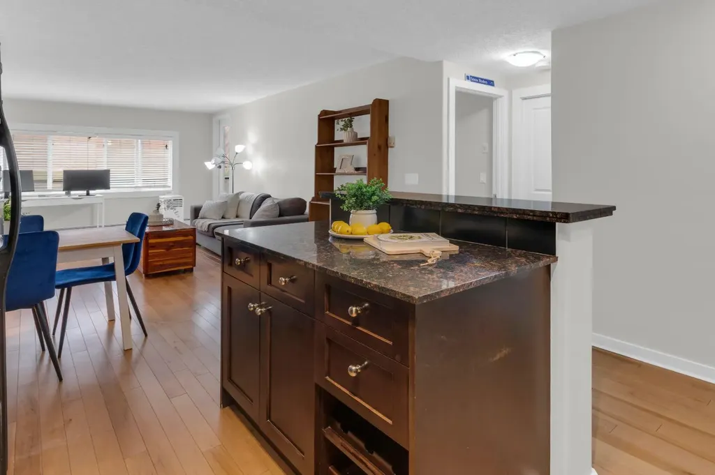 728 3 Avenue NW Calgary AB T2N 0J1