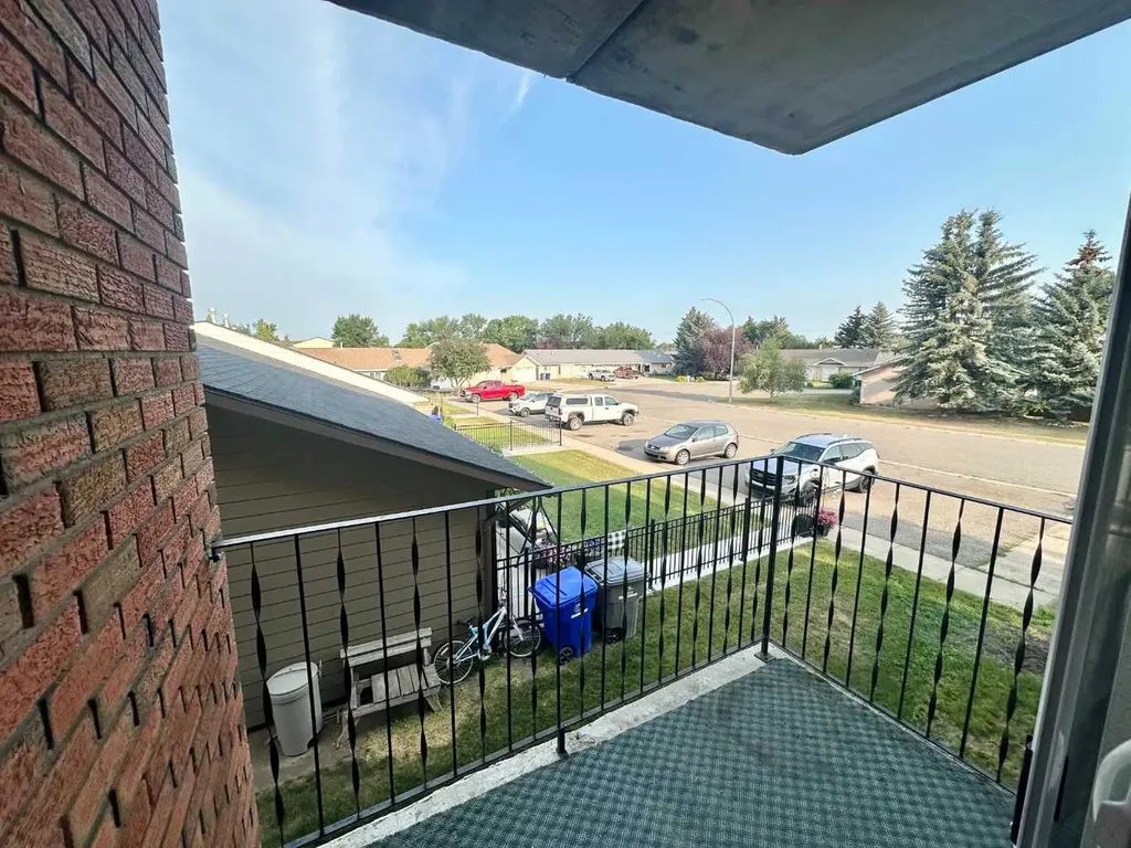 1 Chinook Crescent W Claresholm AB T0L 0T0