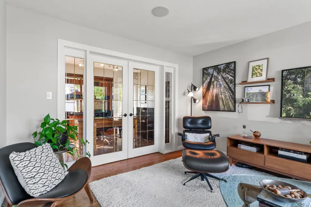 116 Sun Harbour Way SE Calgary AB T2X 3C2