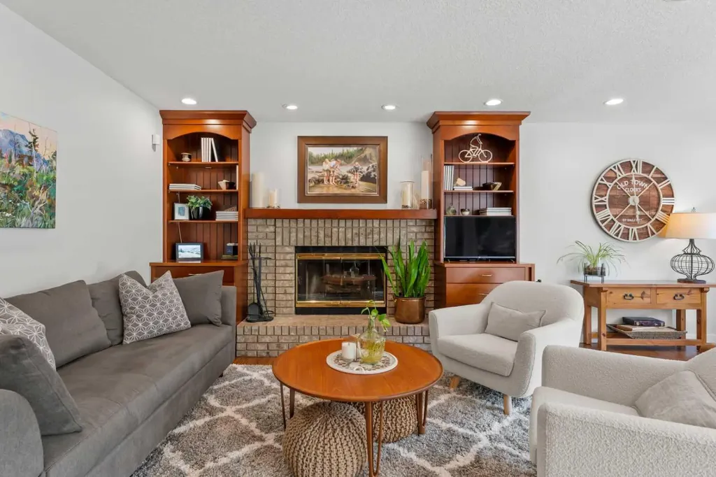 116 Sun Harbour Way SE Calgary AB T2X 3C2