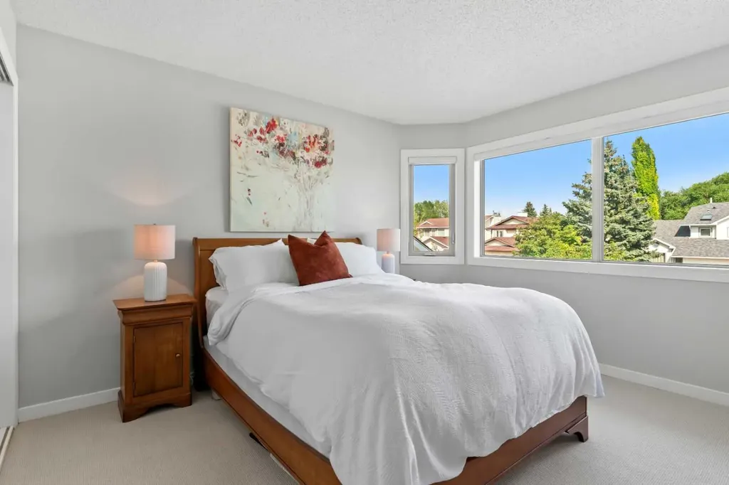 116 Sun Harbour Way SE Calgary AB T2X 3C2