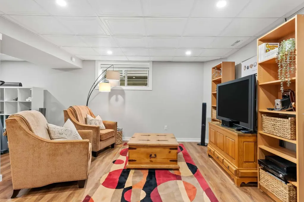 116 Sun Harbour Way SE Calgary AB T2X 3C2