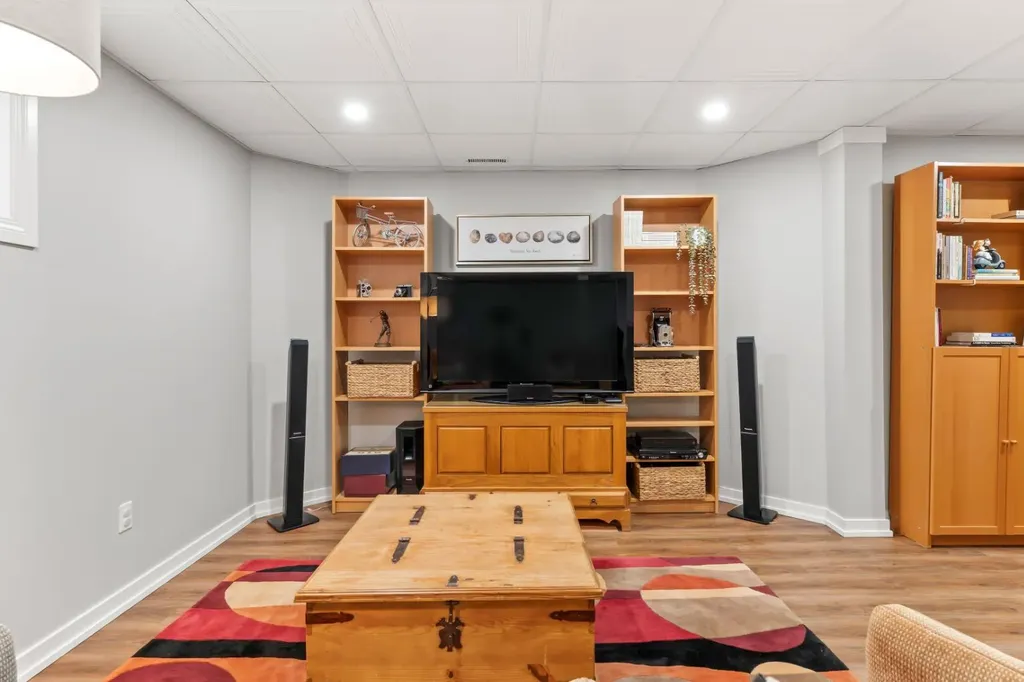 116 Sun Harbour Way SE Calgary AB T2X 3C2